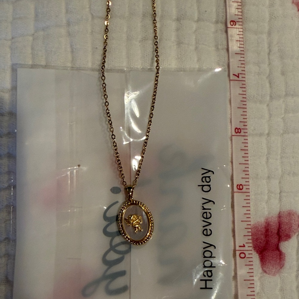 Gold Pendant Necklace with Oval Charm NIP - Picture 10 of 10